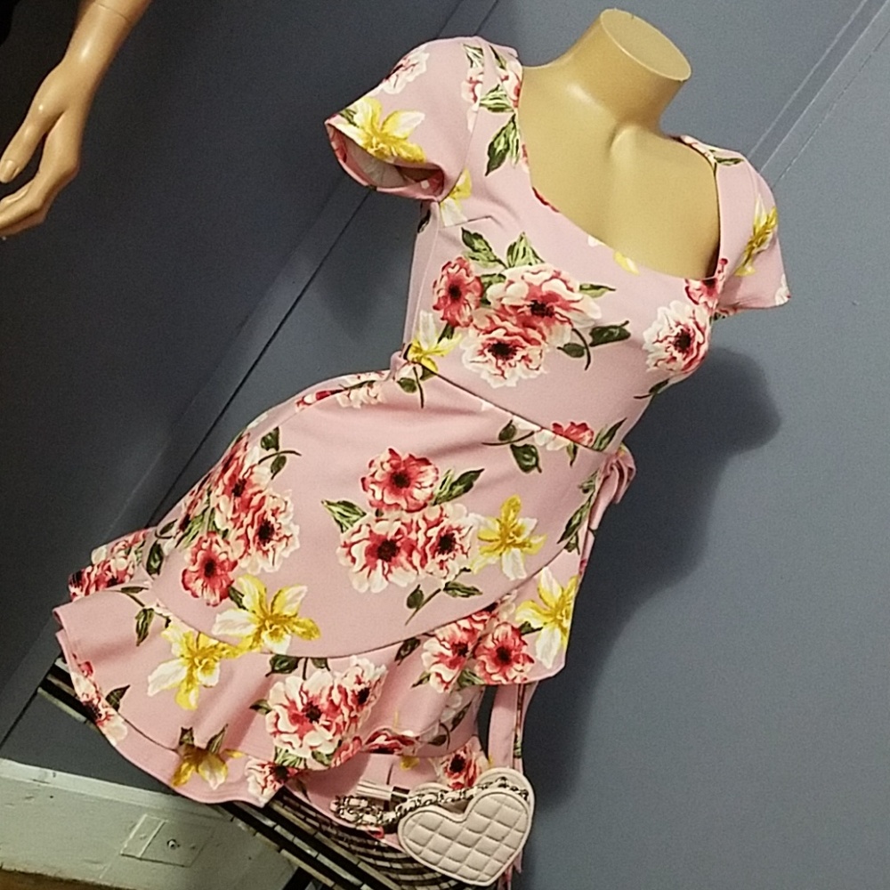 Stunning Pink Floral Faux Wrap Dress - Picture 2 of 8